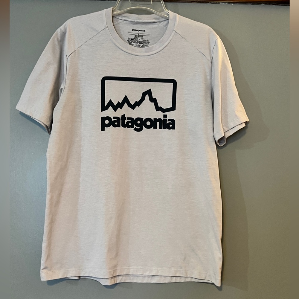 Patagonia T-Shirt 100% polyester Size M